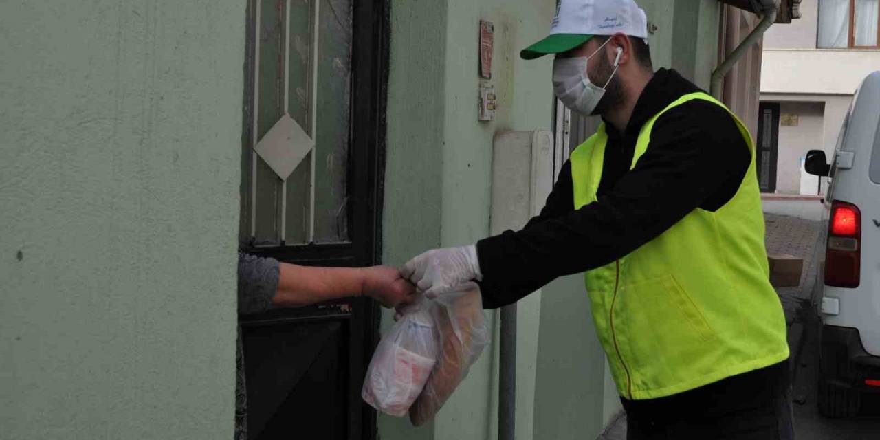 Tepebaşı’nda 53 Bin Porsiyon Yemek İhtiyaç Sahiplerine Ulaştırıldı
