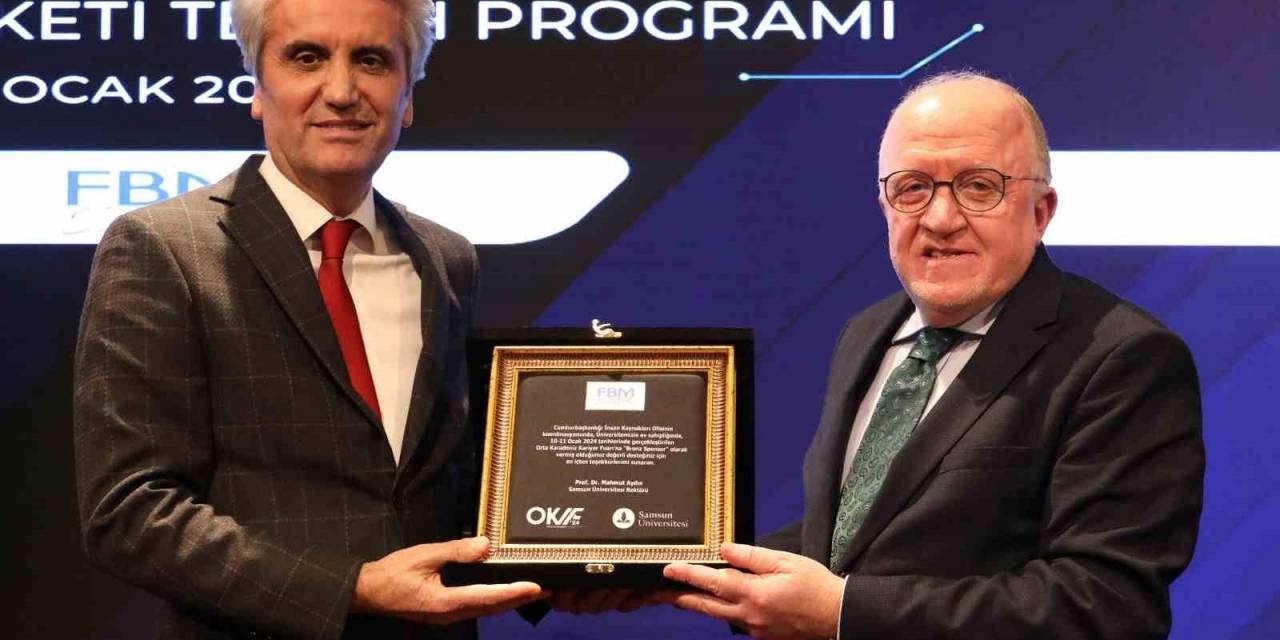 Gençlerin Geleceğine Yatırım Yapanlara Plaket