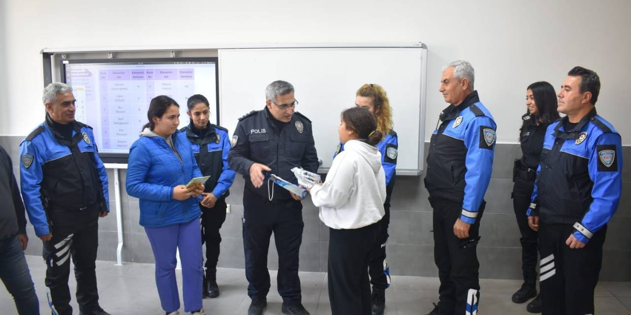 Mersin Polisi Öğrencilerle Bir Araya Geldi