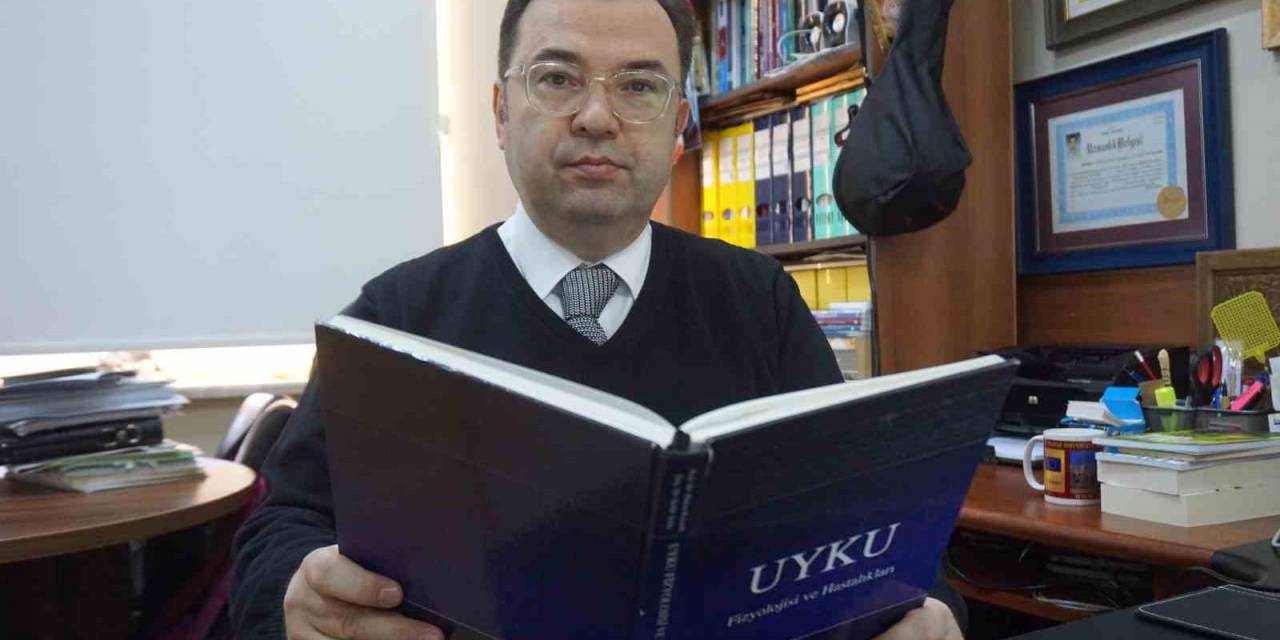 Prof. Dr. Öztürk, "Kalıcı Yaz Saati Uygulaması Ölümleri Azaltıyor"