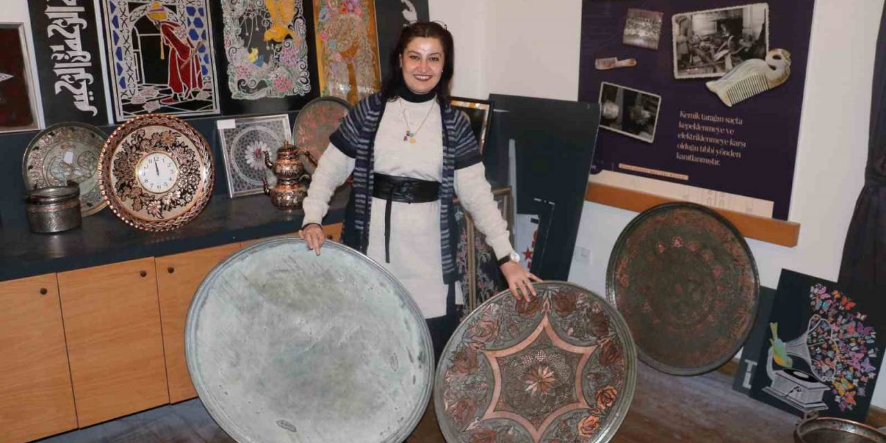 Bir Kenara Atılan Bakırlarla Terapi Görüp, Hem De Yenileyerek Hayata Katıyorlar