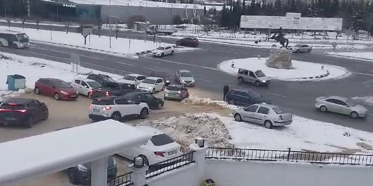 Bilecik 1. Osb Kavşağı’na Trafik Karmaşası