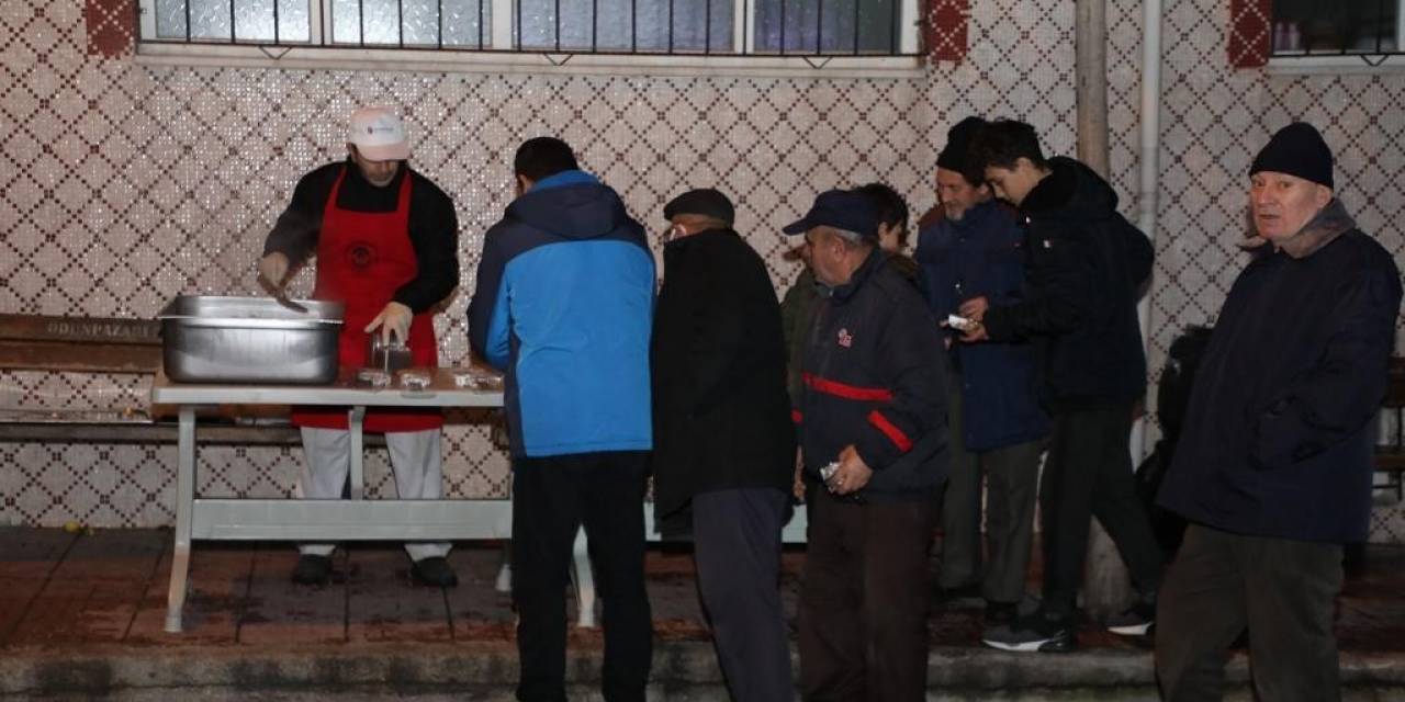 Odunpazarı Belediyesi Üç Aylar Ve Regaip Kandili Dolayısı İle Helva Dağıttı