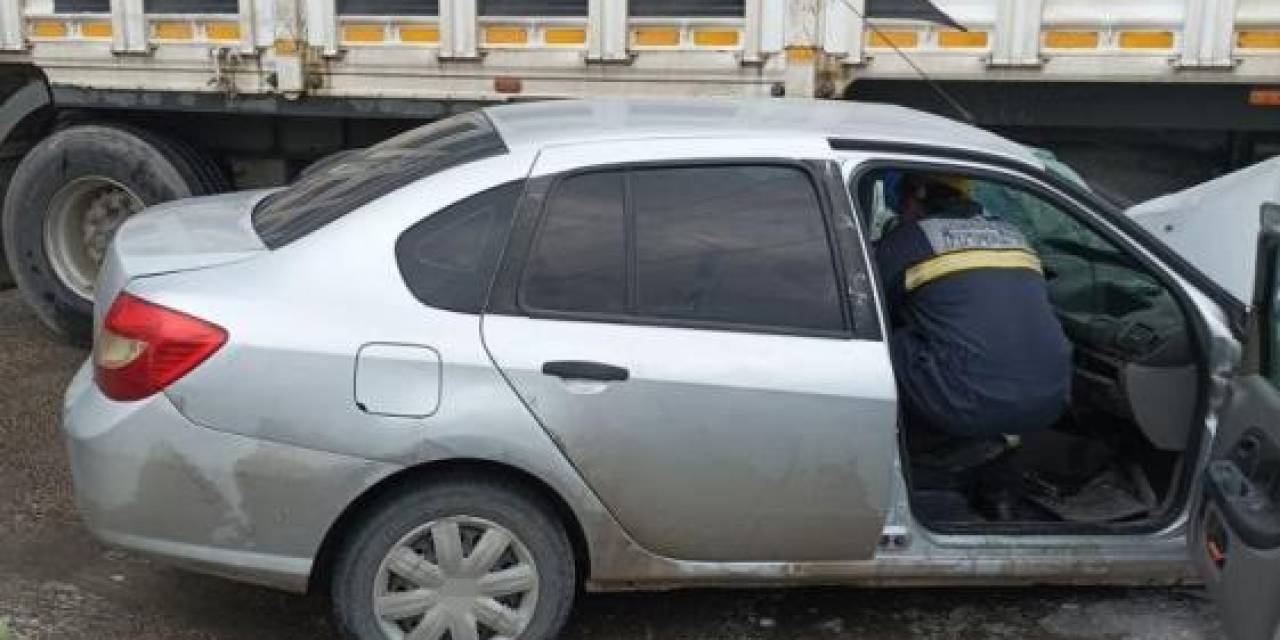 Tır İle Otomobil Çarpıştı: 2 Yaralı