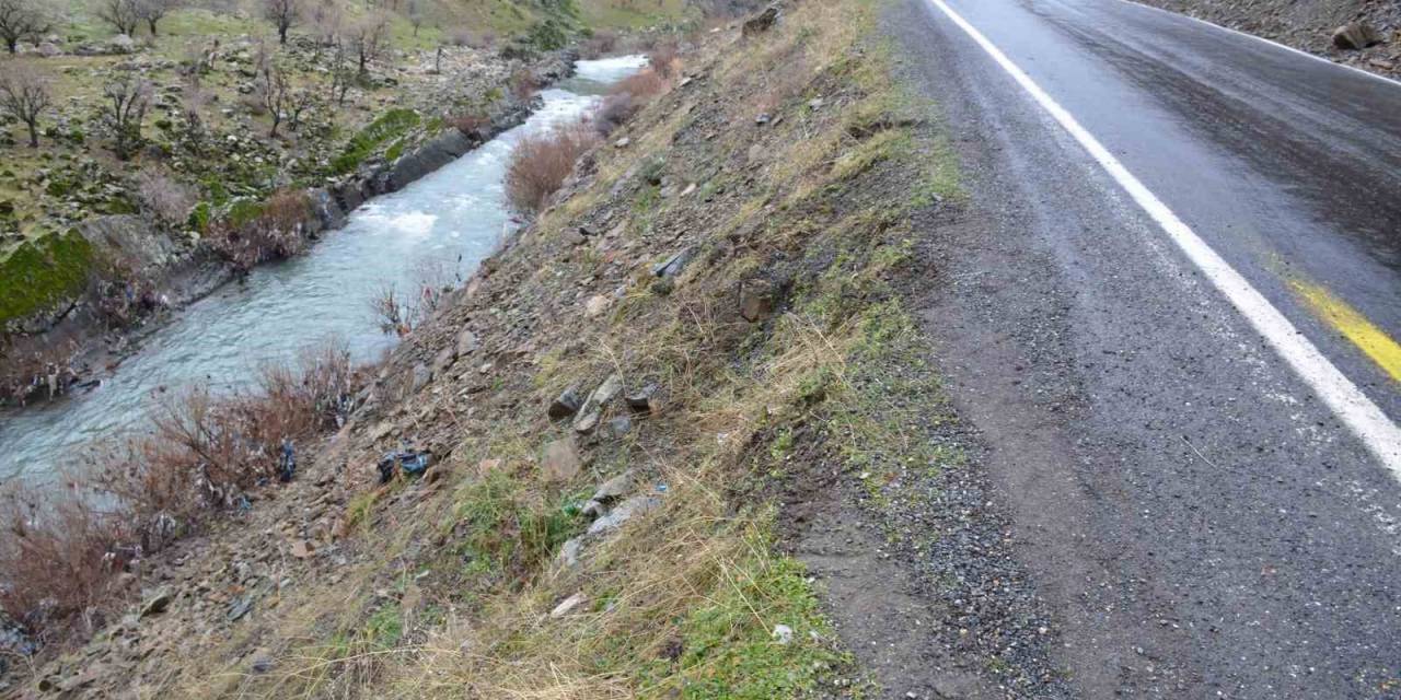 Aracı İle Habur Çayı’na Düşen Uzman Çavuşu Köylüler Kurtardı