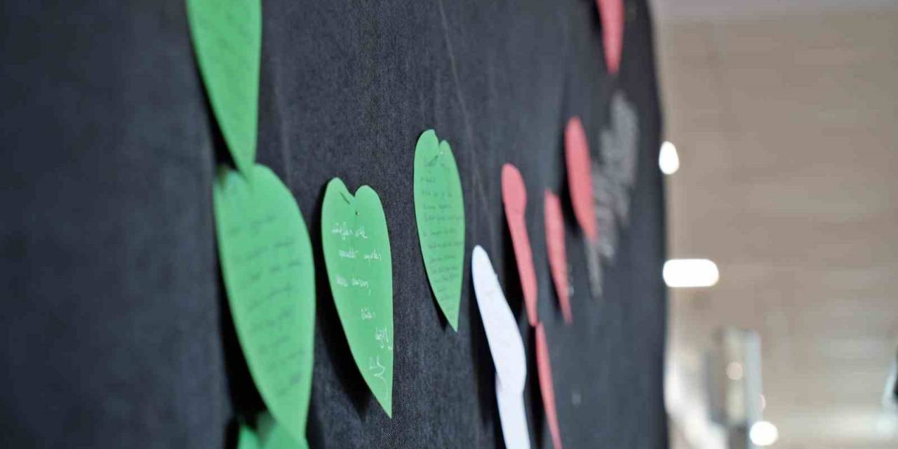 Kalplerindeki Dualarla Filistin Bayrağı Yaptılar