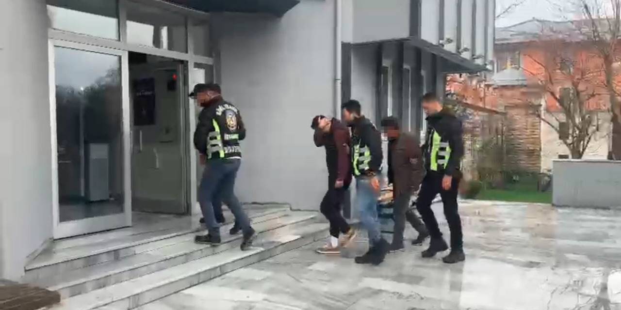 Fatih’te Değnekçilere Suçüstü