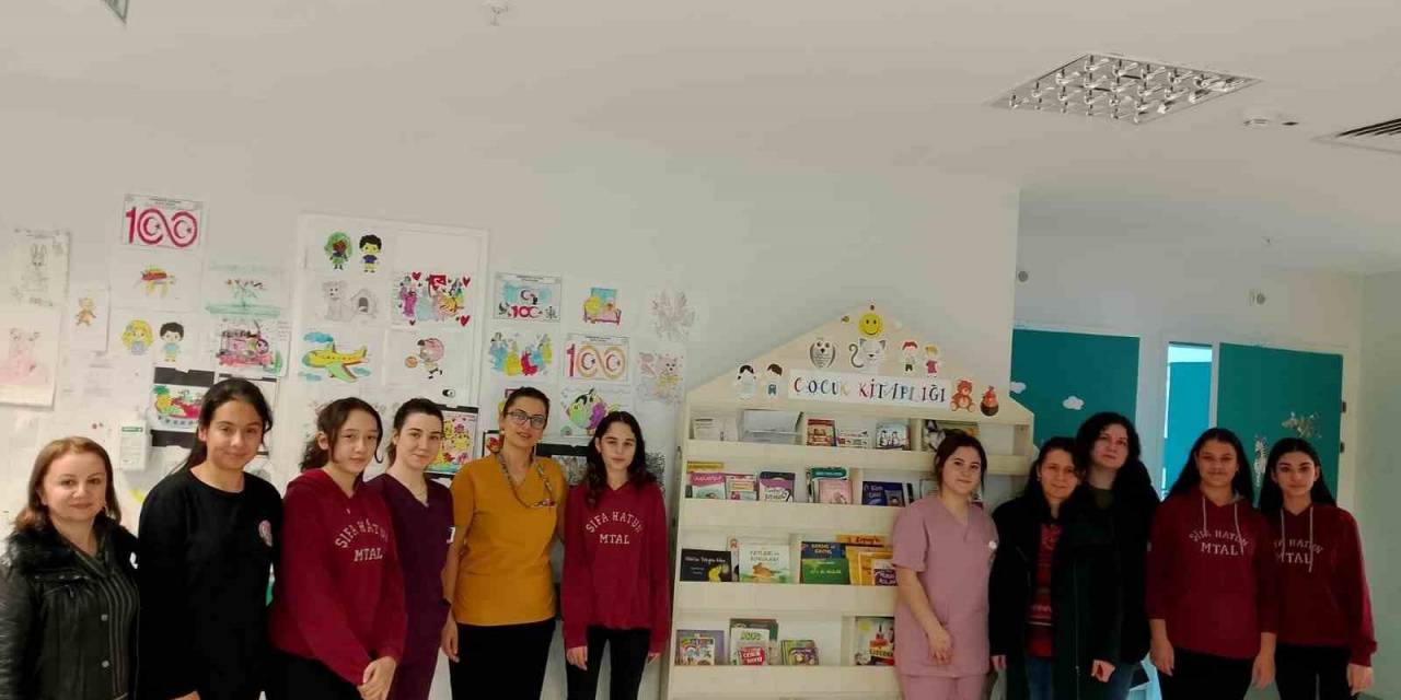 Muğla’da Hastanede Yatan Çocuklara Kitap Okuma Etkinliği Düzenlendi