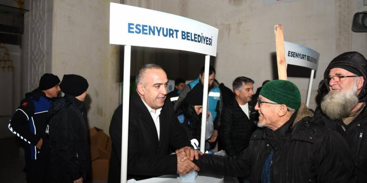 Esenyurt Belediyesi’nden Vatandaşlara Kandil Simidi İkramı