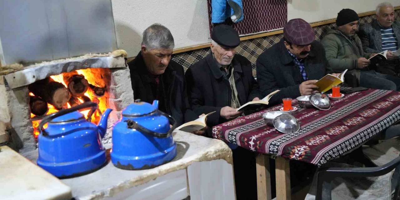 Muş’ta Kahvehaneler Kütüphaneye Döndü