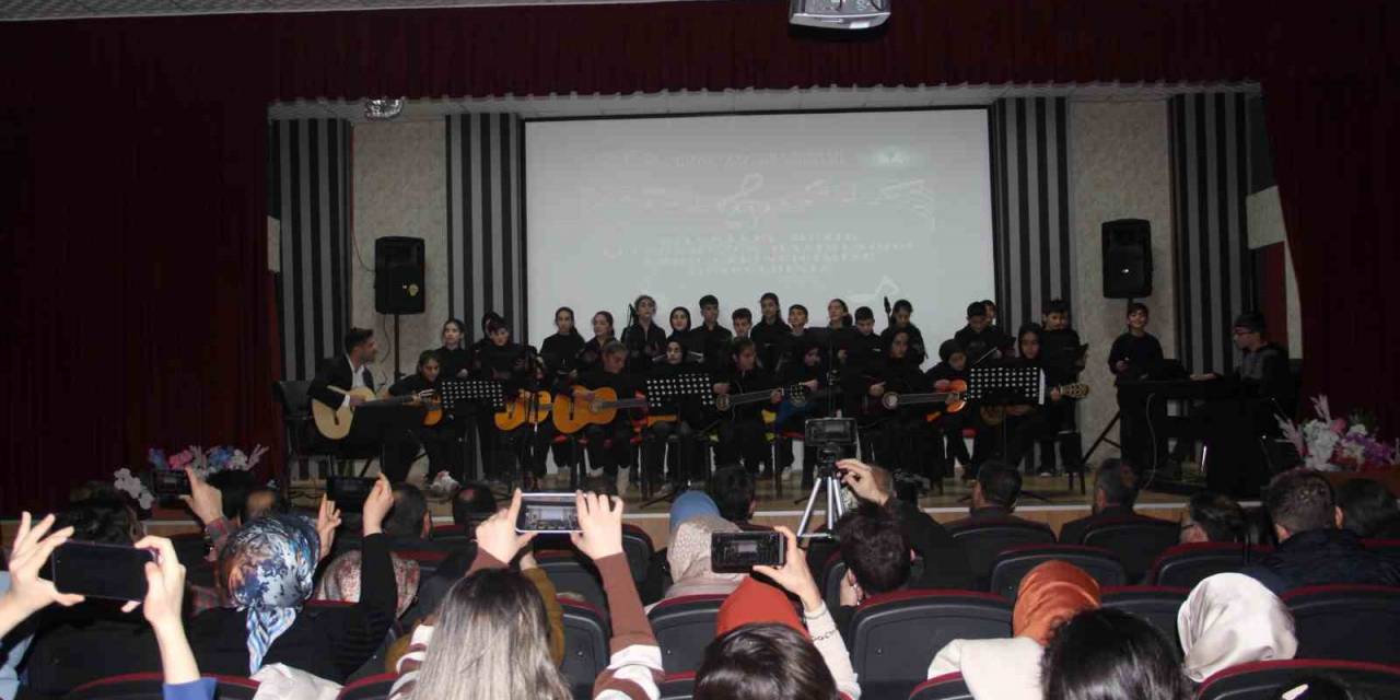 Köy Okulu Öğrencileri Müzik Grubu Kurdu, Konser Verdi