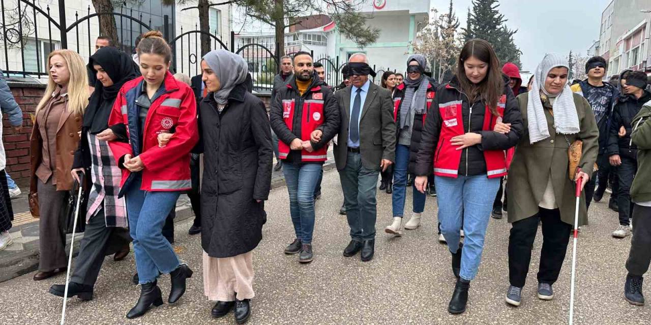 Adıyaman’da Görme Engellilerden "Farkındalık" Yürüyüşü