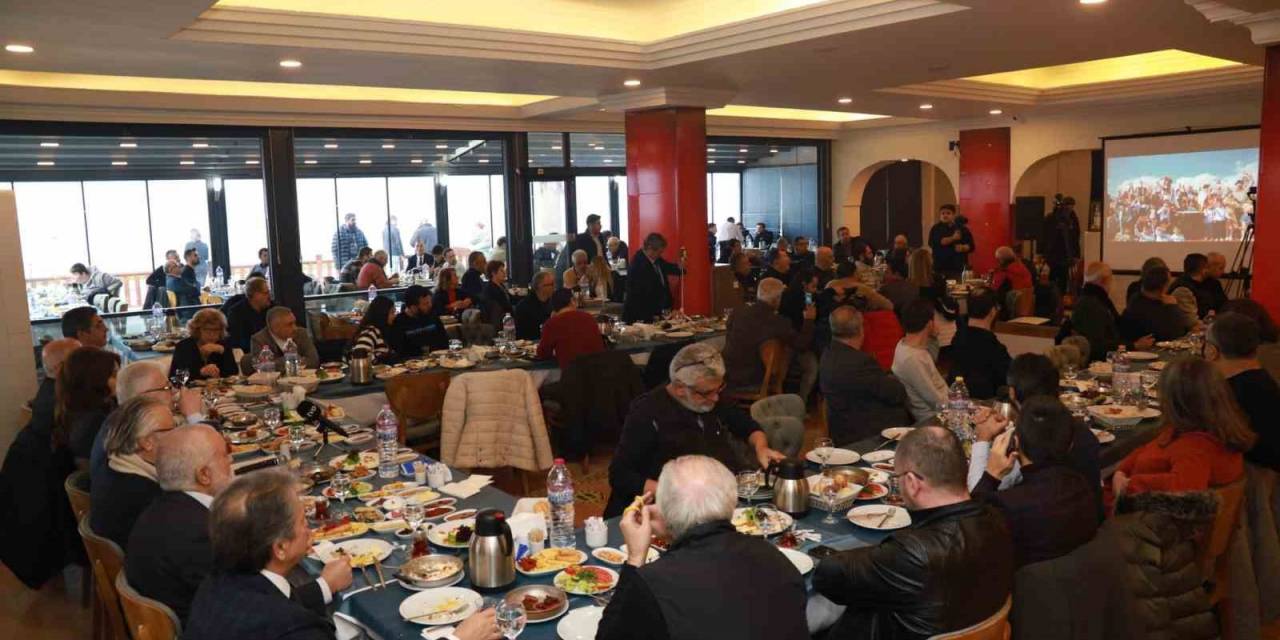 Başkan Deveciler Gazeteciler İle 10 Ocak’ı Kutladı