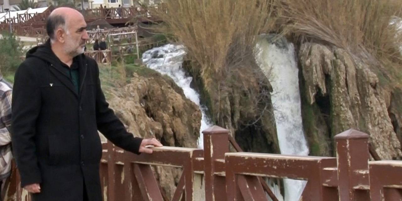 Bir Yanda Acılı Babanın Evlat Nöbeti, Diğer Yanda Her Şeyden Habersiz Manzara Keyfi