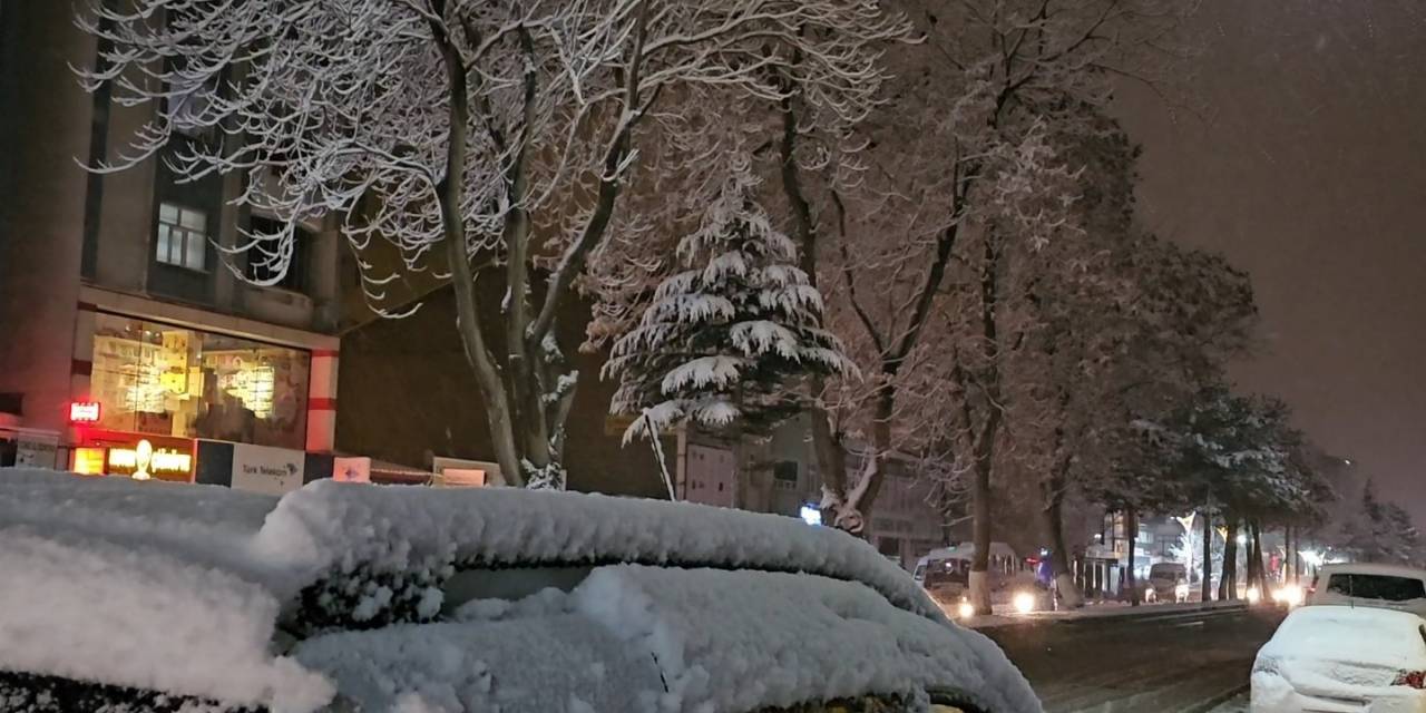 Tatvan’da 4 Köy Yolu Ulaşıma Kapandı