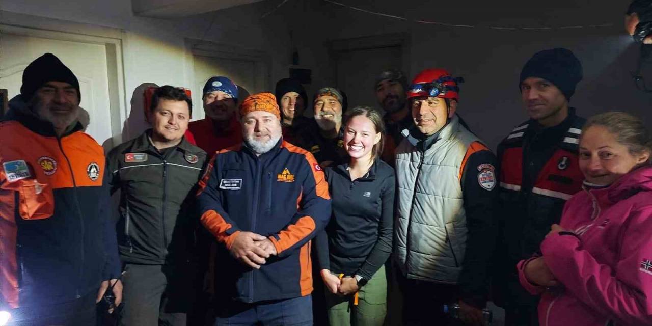 Seydikemer’de Dağda Mahsur Kalan Amerikalı Turist Kurtarıldı