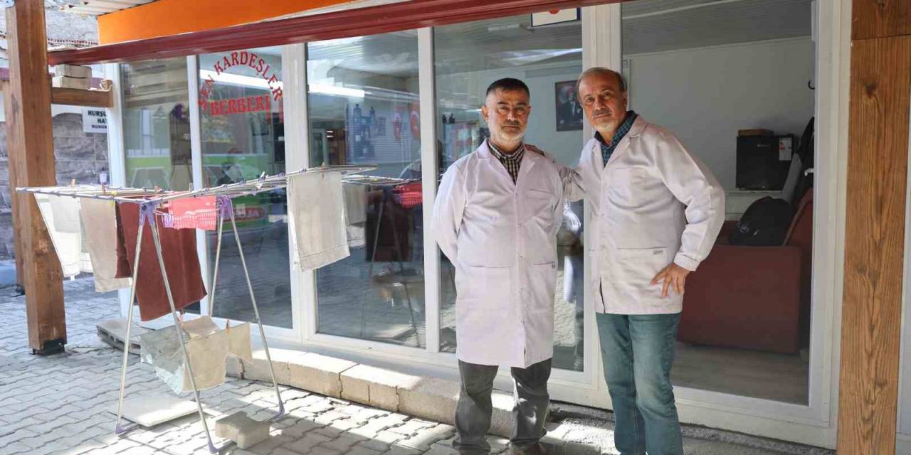 30 Yıllık Arkadaşlık, Deprem Sonrası Konteyner İş Yerinde Mesai Arkadaşlığına Döndü