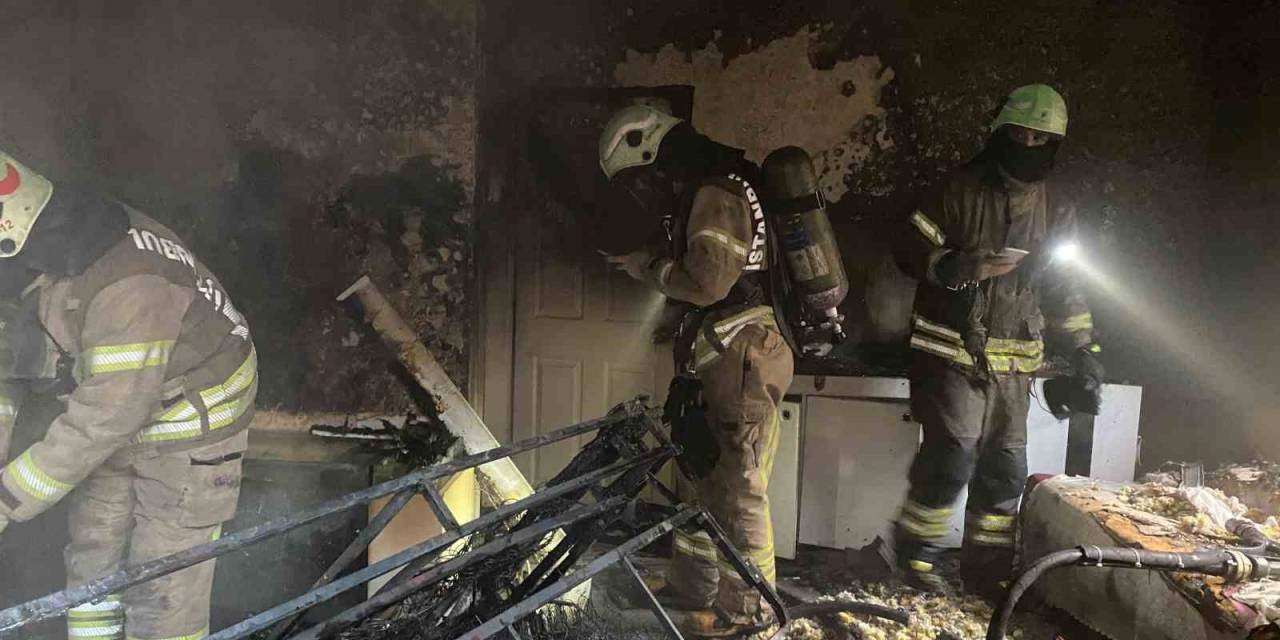 Bahçelievler’de Çıkan Yangında 2 Kadın Ve Evcil Hayvanları Son Anda Kurtuldu