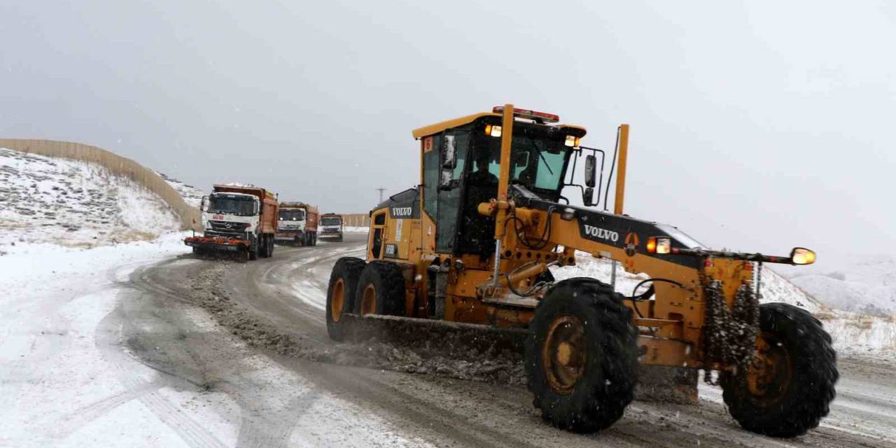 Erzincan’ın Yüksek Kesimlerinde Kar Yağışı