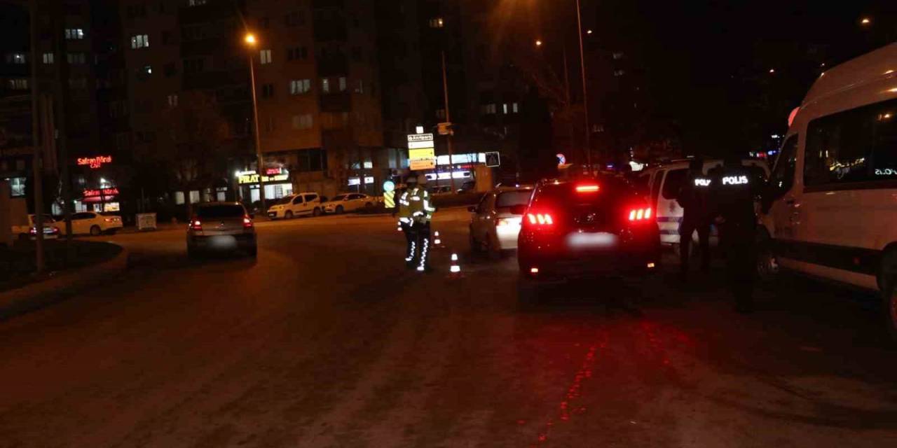 Polisin Yaptığı Uygulamada Bin 140 Şahıs Sorguladı 282 Araçta Kontrol Edildi