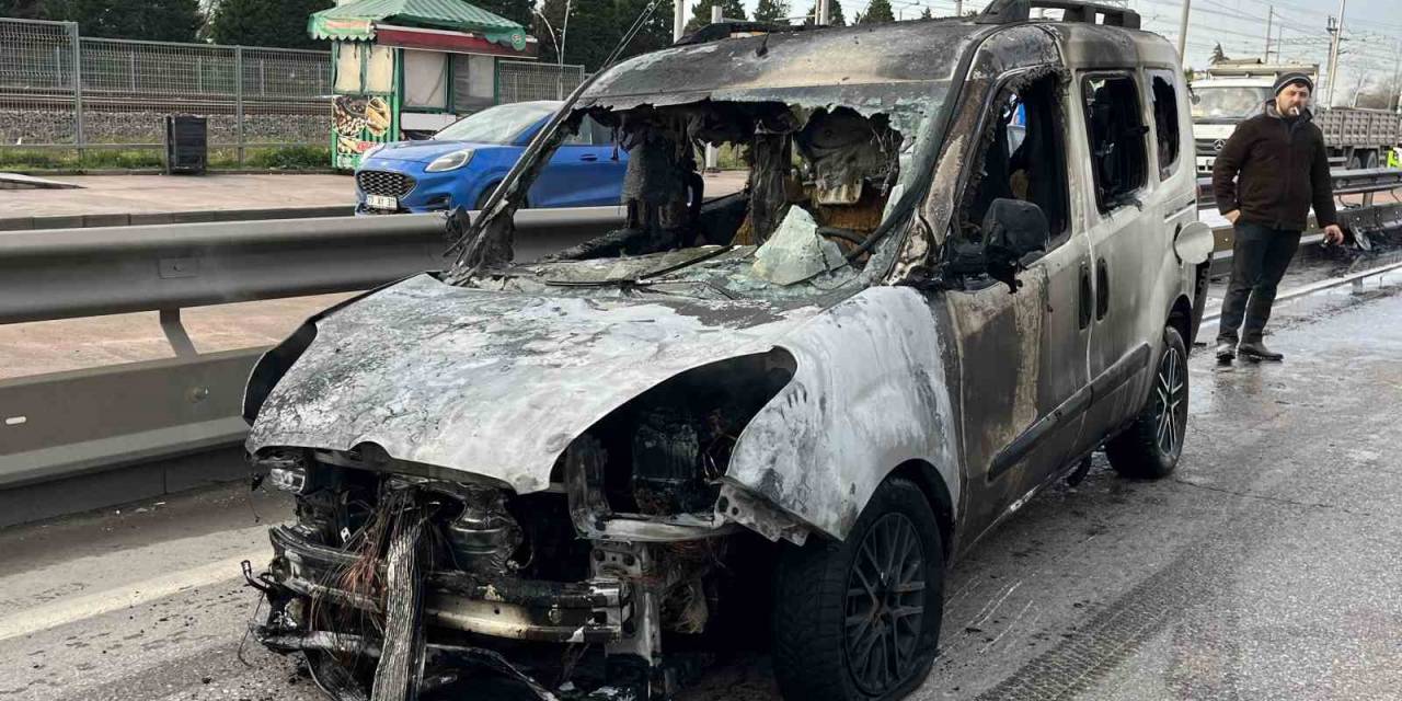 D-100’de Hafif Ticari Araç Alev Alev Yandı