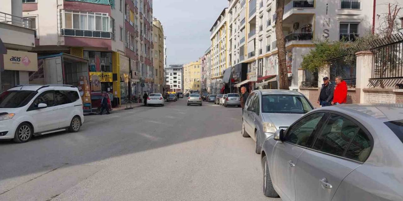 Mut’ta Caddedeki Tek Yön Ve Süresiz Park Yasağına İptal Talebi