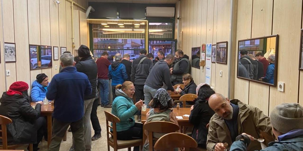 Karlı Havalarda Pazaryeri Bozası Ve Helvasına İlgi Arttı