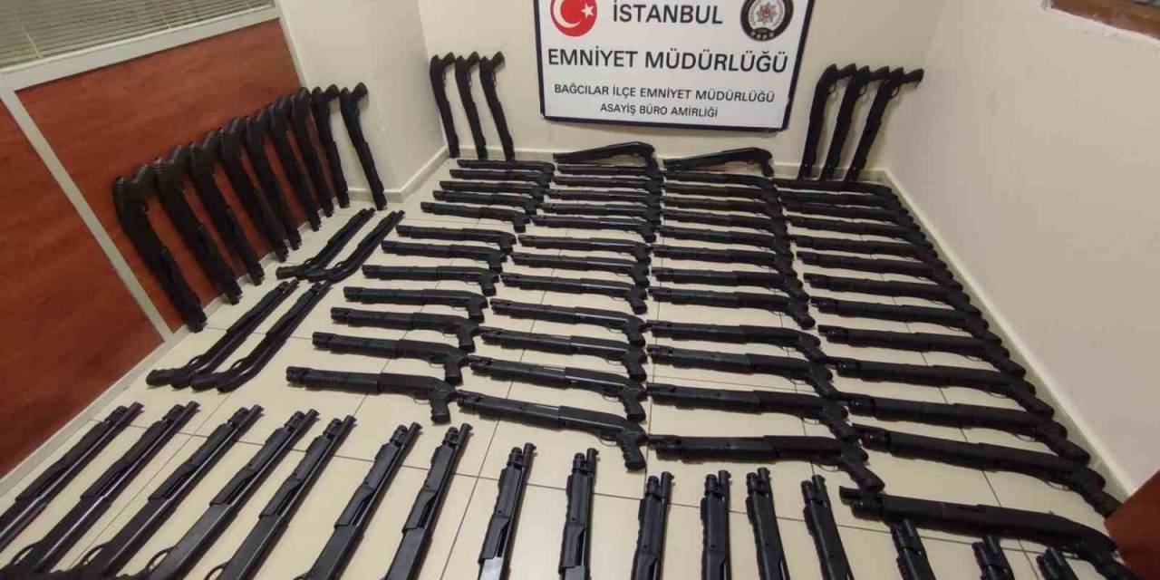 Durdurulan Otomobil Silah Deposu Çıktı: Yapılan Aramalarda 86 Tüfek Ele Geçirildi