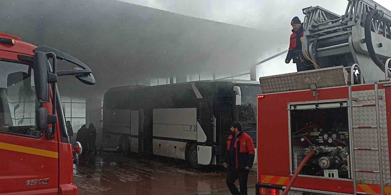 Sivas’ta İşyerinde Çıkan Yangın Ekipleri Harekete Geçirdi