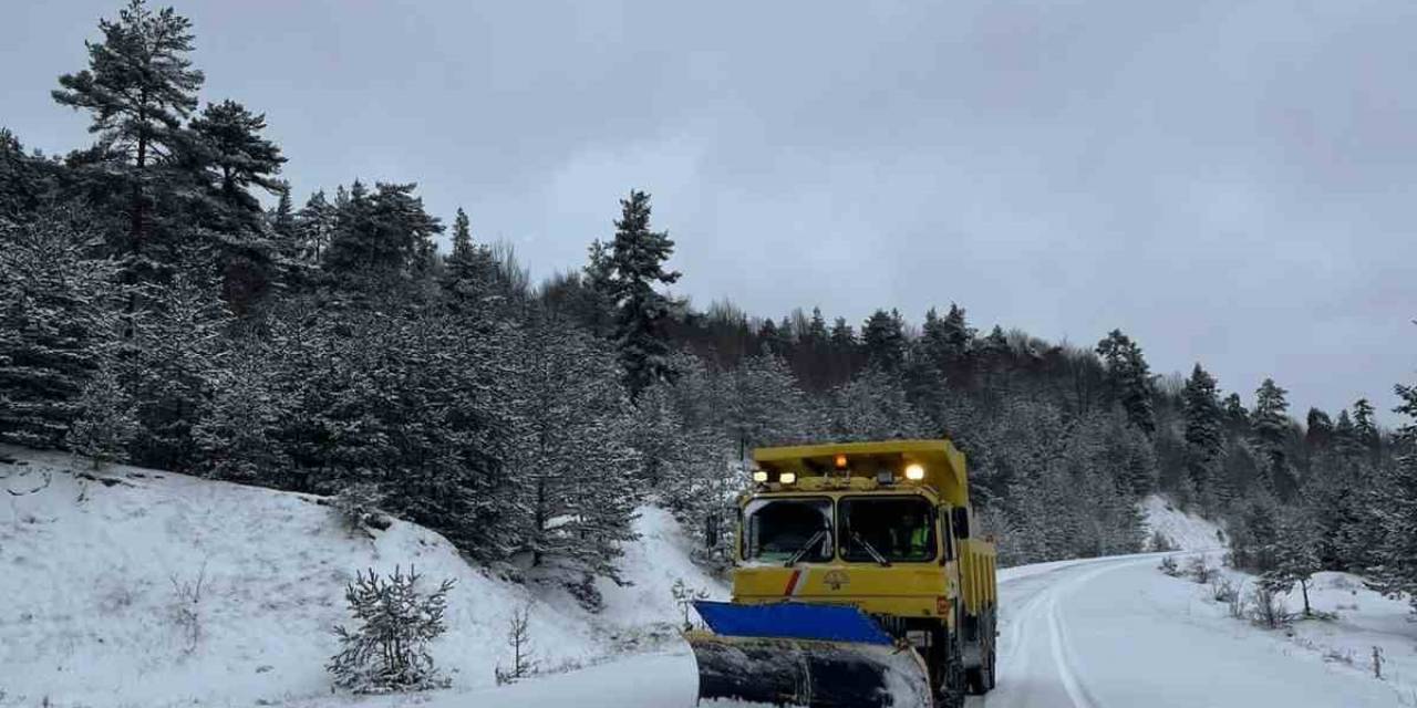 Sinop’ta Kar Hayatı Felç Etti: 110 Köy Yolu Kapalı