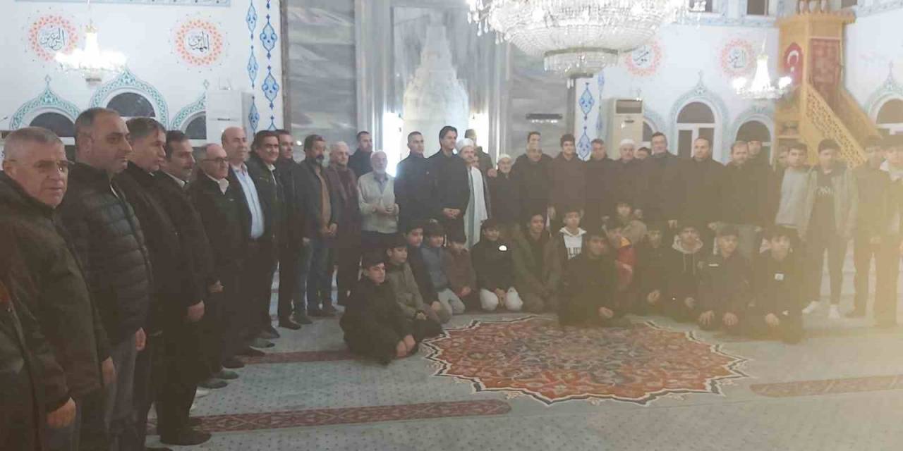 Dalaman Merkez Camii’nde Sabah Namazı Buluşması