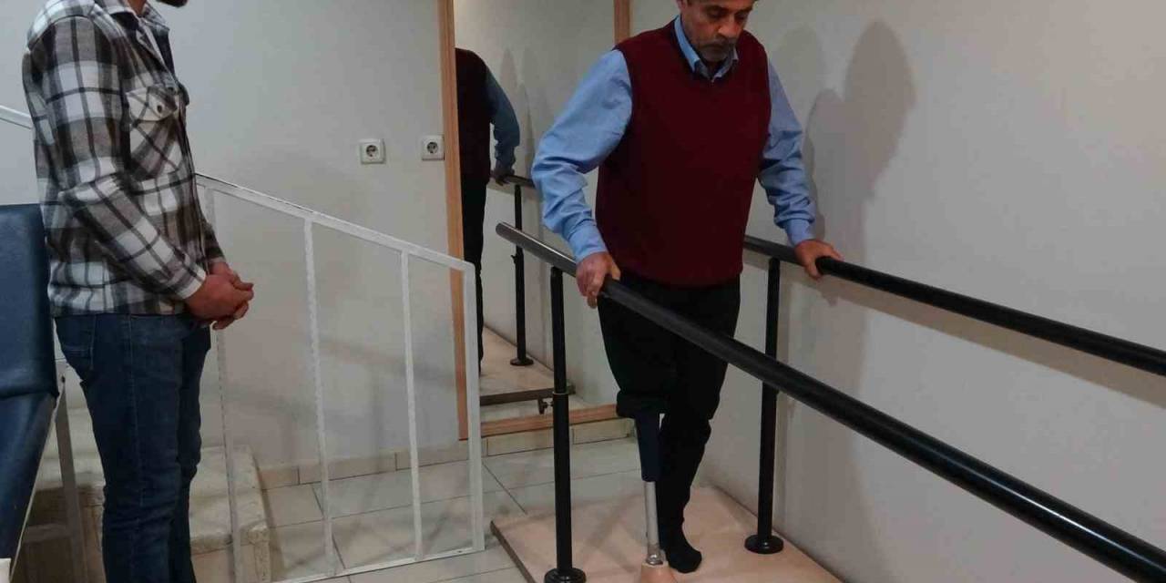 Vanlı Amcan’dan Bacağı Kesilen Vatandaşa Protez Bacak