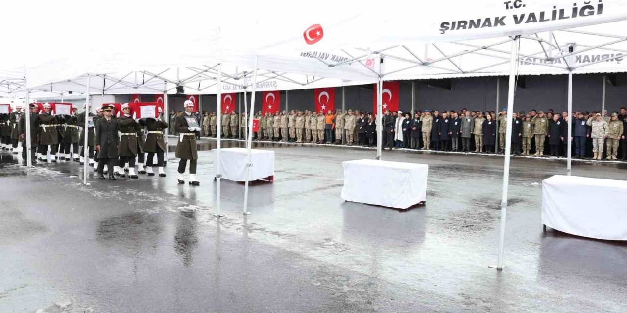 Bakan Güler Ve Tsk Komuta Kademesi Şehit Askerler İçin Düzenlenen Törene Katıldı