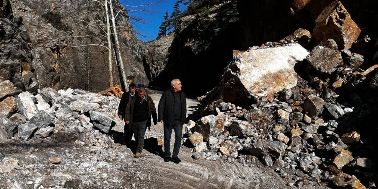 Kapuzbaşı Yolu’ndaki Heyelana Büyükşehirden Anından Müdahale