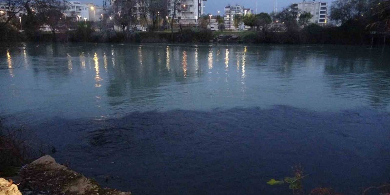 Manavgat Irmağı Siyaha Büründü