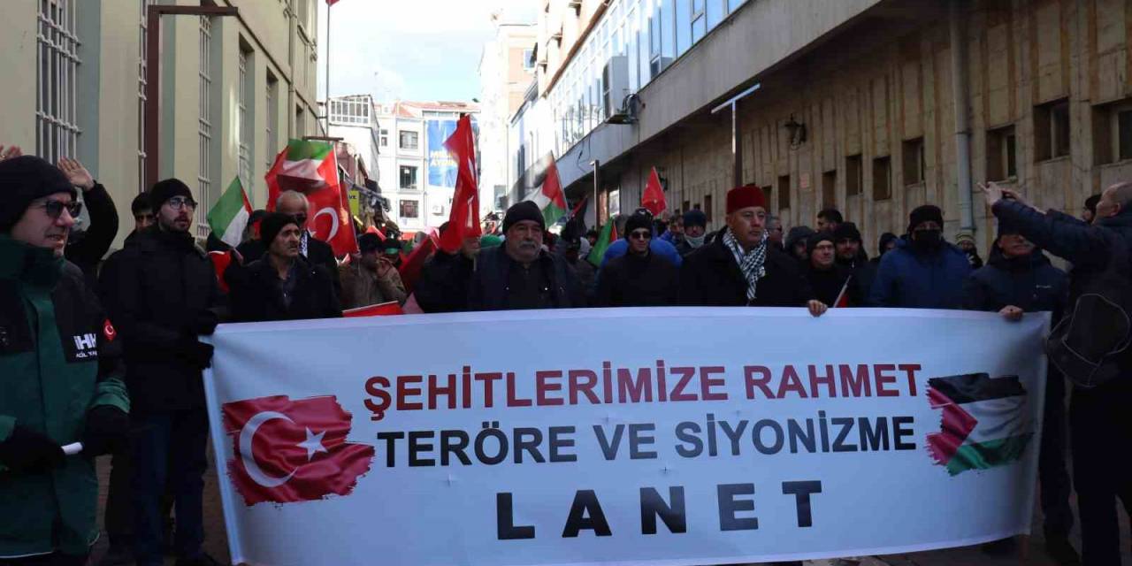 Eskişehir’de Pençe Kilit Harekâtında Şehit Olan Askerler Ve Gazze İçin Yürüyüş