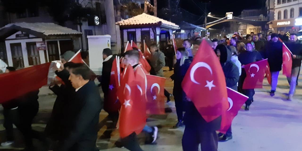 Bolu’da Vatandaşlar Şehitler İçin Yürüdü