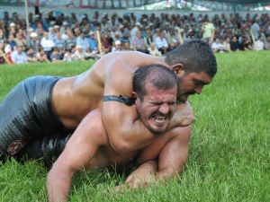 Altın Kemer Paşa Yağlı Güreşleri’nde Kıran Kırana Müsabaka