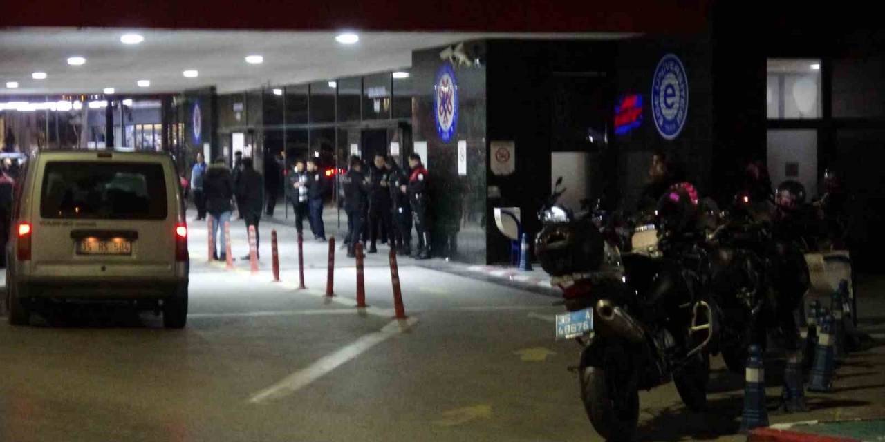 İzmir’de Şüpheli Araç Kovalayan Motosikletli Polis Ekibi Kaza Yaptı: 2 Yaralı