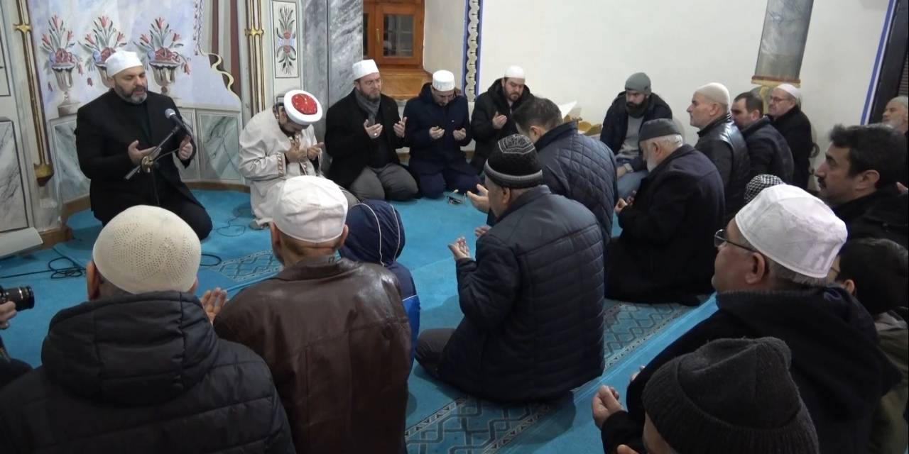 Şehit Mehmetçikler İçin Sabah Namazında Dua Edildi