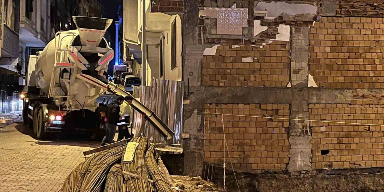 Sultangazi’de Temeli Kazılan İnşaatın Yanındaki İki Binada Zarar