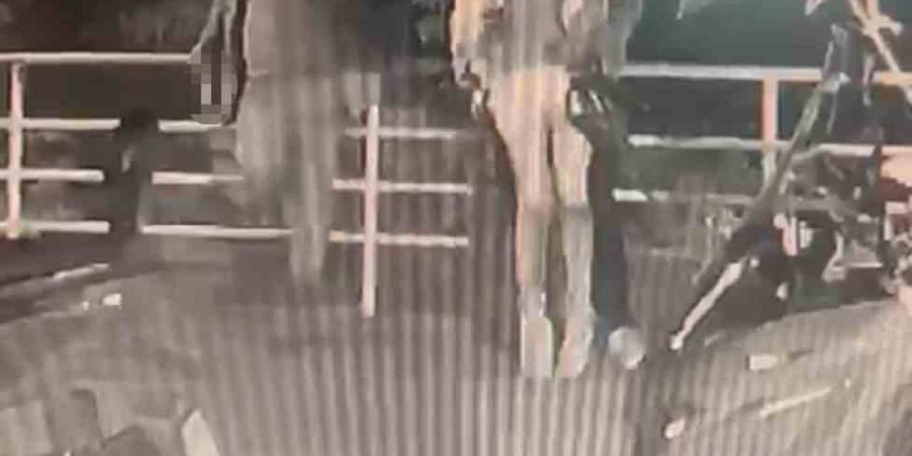 Beyoğlu’nda Film Gibi Yankesicilik: Sevgilisiyle Eğlenen Kadının Telefonu Çalındı