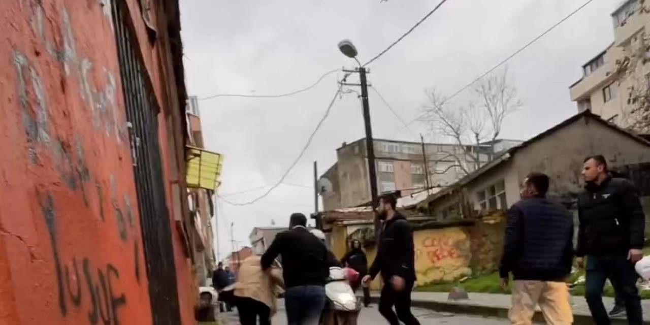 Şişli’de Tornavidalı “Rehinli Araç” Kavgası: Tekme Ve Yumruklar Havada Uçuştu