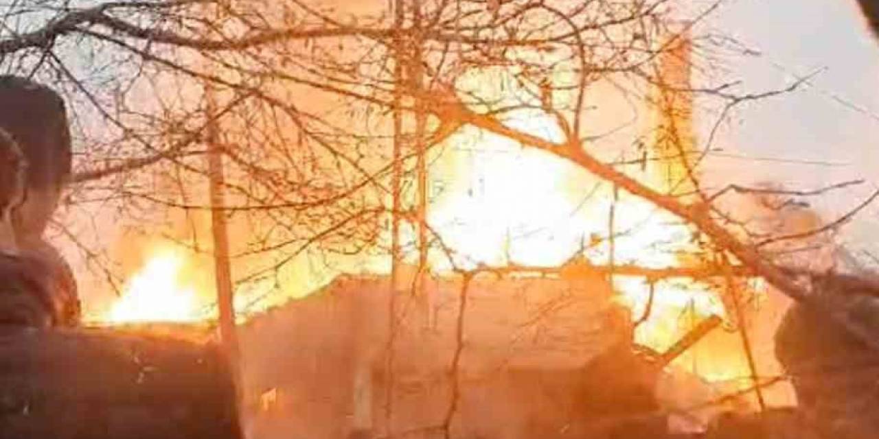 Alevlere Teslim Olan Ev Küle Döndü