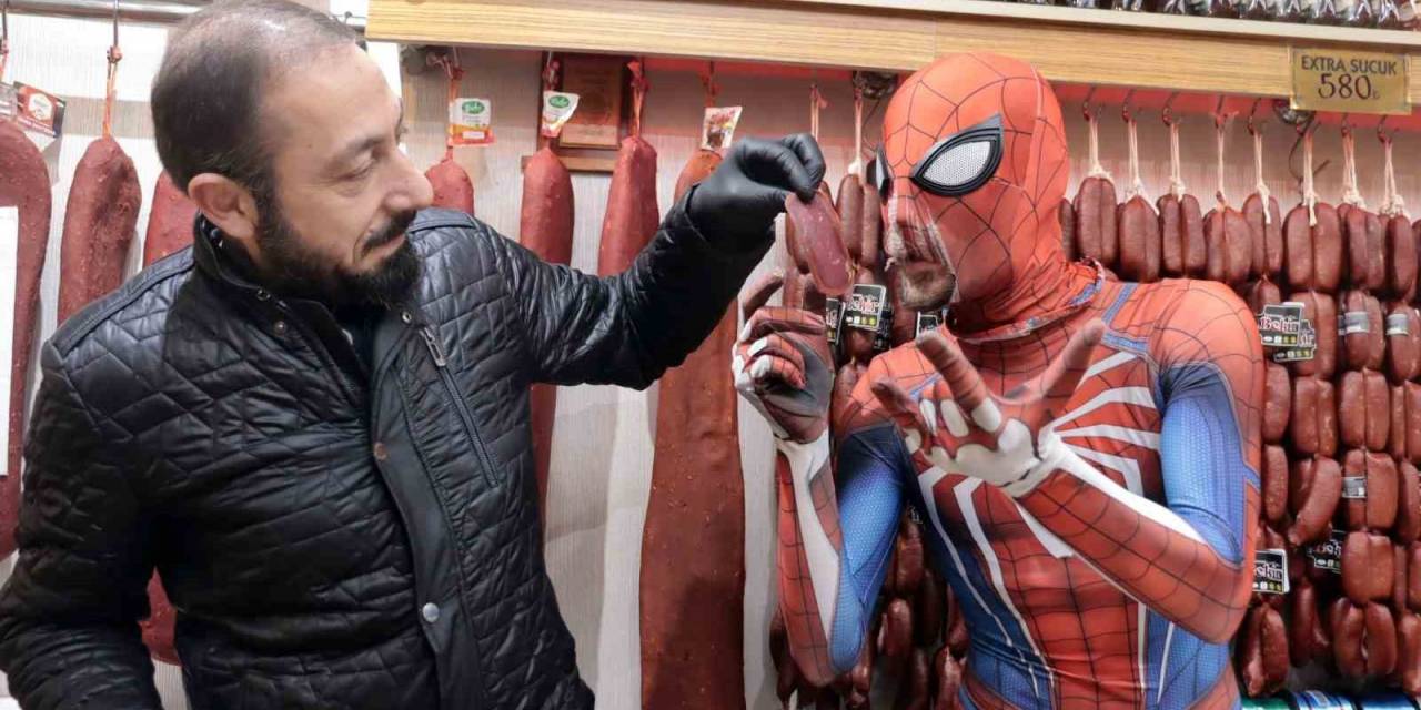 Spider-man Kayseri Pastırmasını İlk Kez Yedi, Tadına Bayıldı