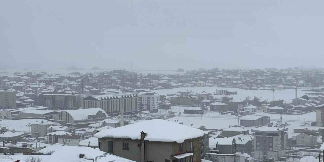 Hakkari’de 96 Köy Ve 202 Mezra Yolu Ulaşıma Kapandı