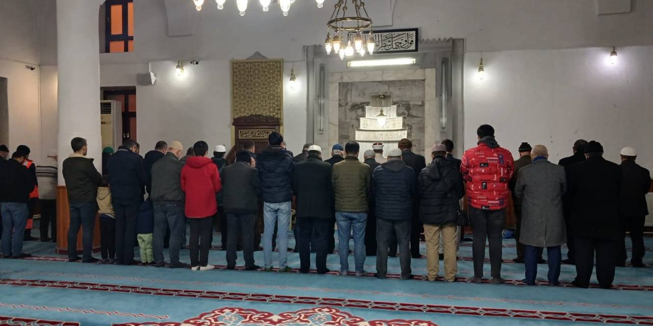 Şehitler İçin Sabah Namazında Buluşma Programı Düzenlendi