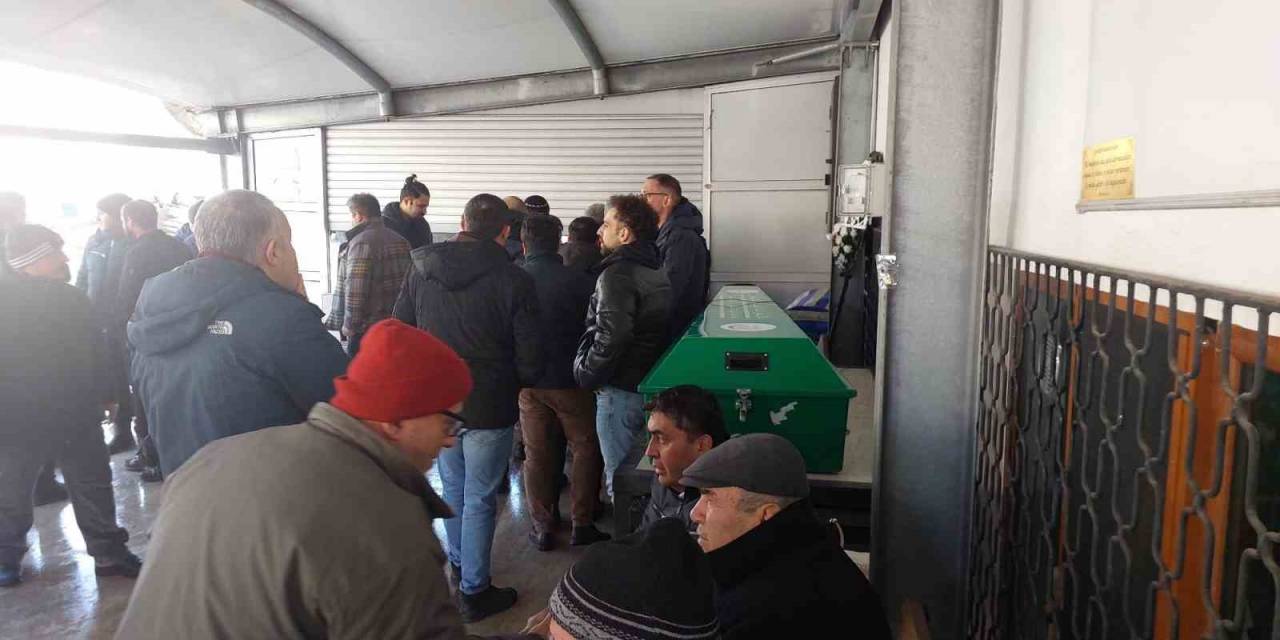 Yeğenini Yaralayıp Kendini Öldüren Amca Toprağa Verildi