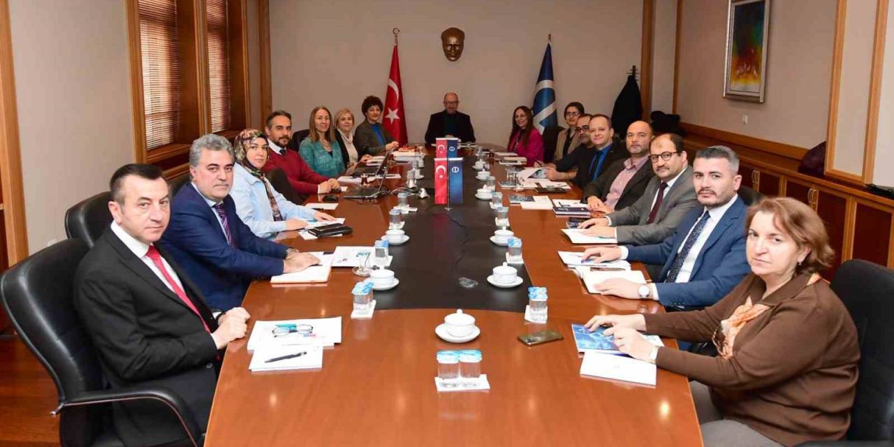 Anadolu Üniversitesi İdari Birim Yöneticilerine Kalite Süreçlerine Yönelik Bilgilendirme