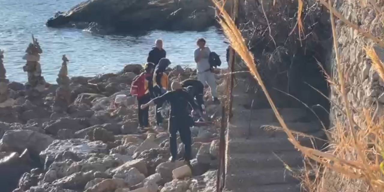 Deniz Manzarası İzlerken Kayalıklardan Düştü